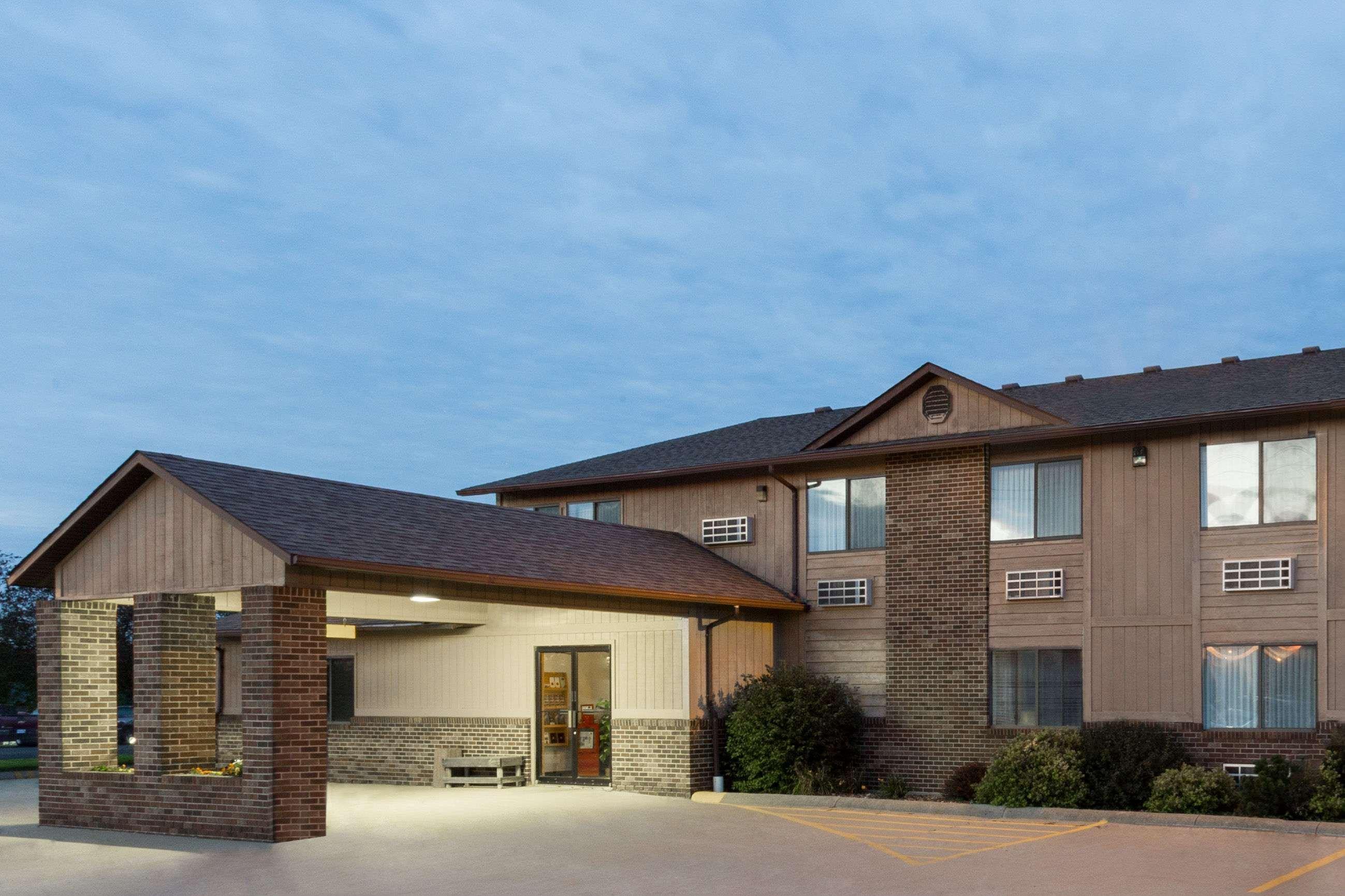 Hotel Super 8 By Wyndham Dewitt Exteriér fotografie